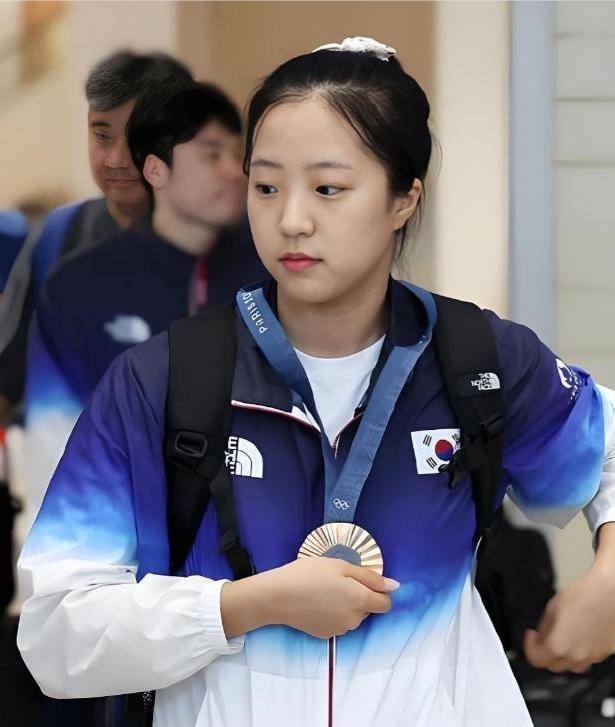 韩国女乒的申裕斌,刚打完国际总决赛回国,转头就买了350袋大米,用自己名字命名的“申裕斌大米”,捐给了残疾人乒乓球赛。 申裕斌的爱心这一次是不 ...