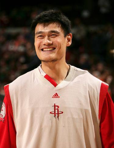 反转！中国男篮首位归化球员改回美国籍？经纪公司：依然是中国籍