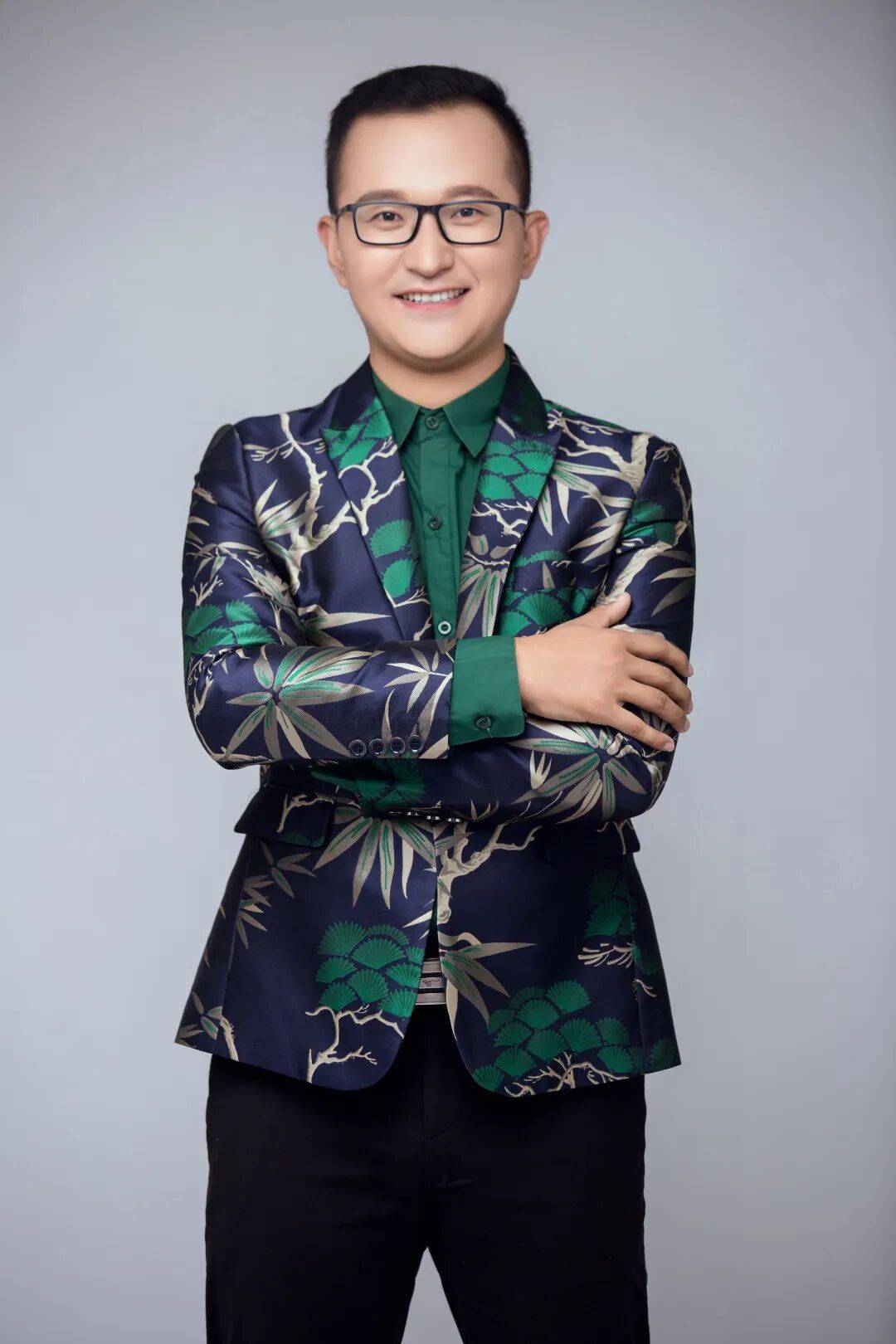 计晨二级演员艺术名家郭德纲先生弟子毕业于河北艺术职业学院曾