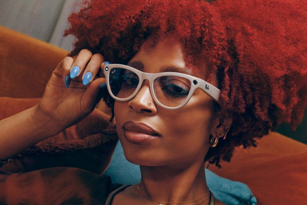 大厂扎堆智能眼镜，但谁也说不清它到底是啥｜AI 器物志