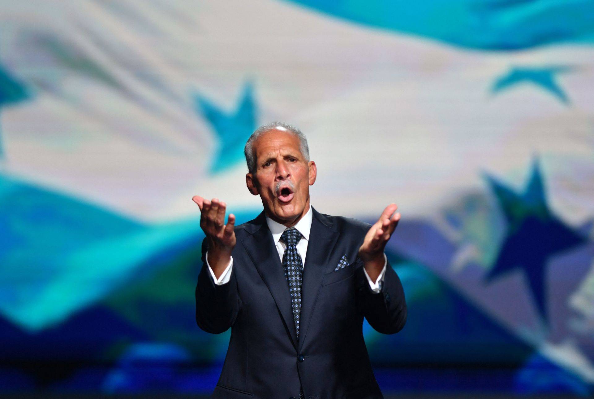 他，当选洪都拉斯新总统！_搜狐网