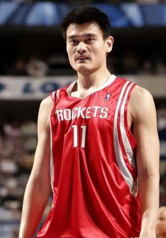 逼姚明退役，毁了王治郅，他凭一己之力让中国篮球倒退了二十年！