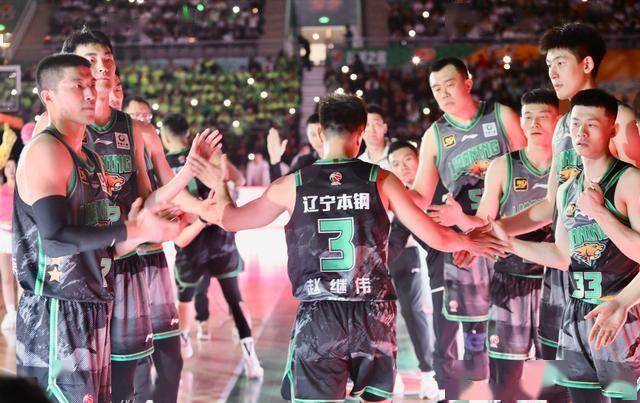 辽篮两连败！杨鸣遭遇3个难题，1个赵继伟不够用，进8强是极限