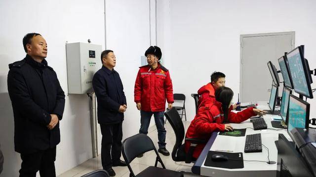 张龙调研设施农业和工业项目建设工作