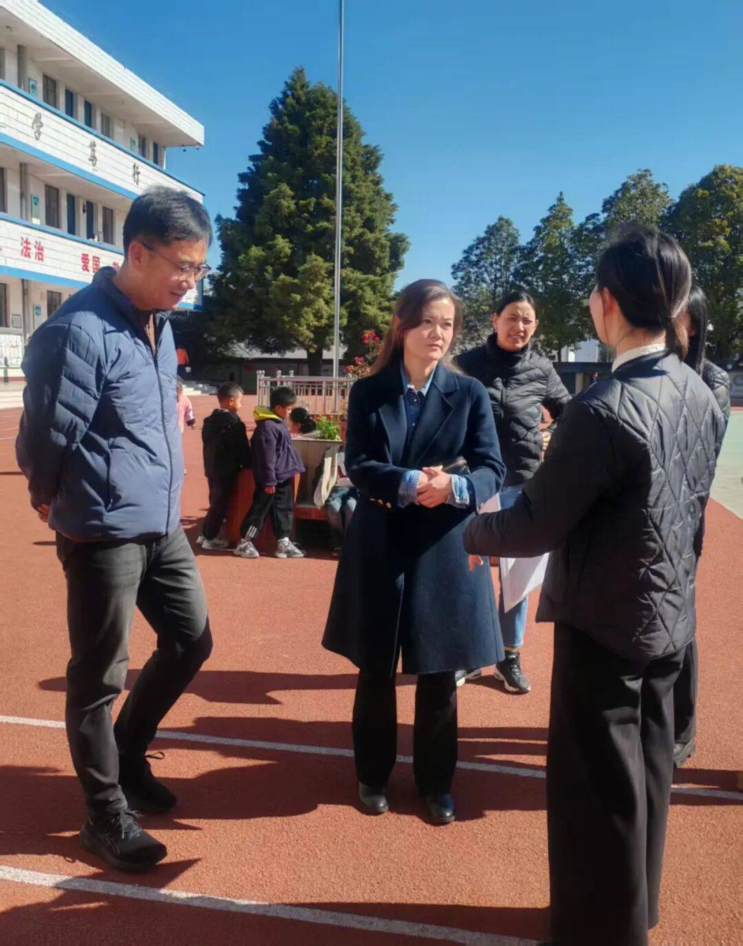 回访组先后深入楚雄市东华镇苍岭镇禄丰市和平镇中村乡4所乡村学校