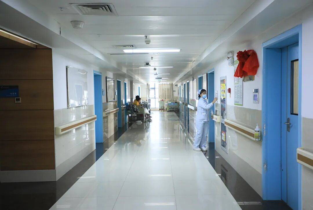 包含302医院陪诊代挂号独居患者就医陪护，不再孤零零的词条