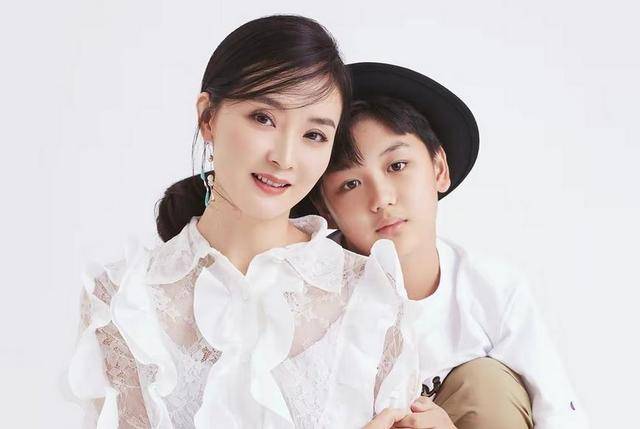 丈夫王志才失联7年,王艳丢失的面子,这次竟被19岁儿子找了回来_豪门_角色_王泓钦