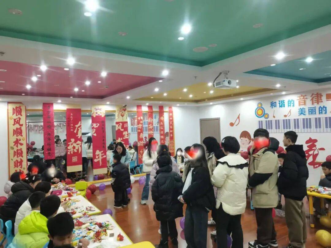 欢声笑语迎新年 暖意融融庆生日——毕节市儿童福利院开展跨年主题活动_游戏_孩子_寿星