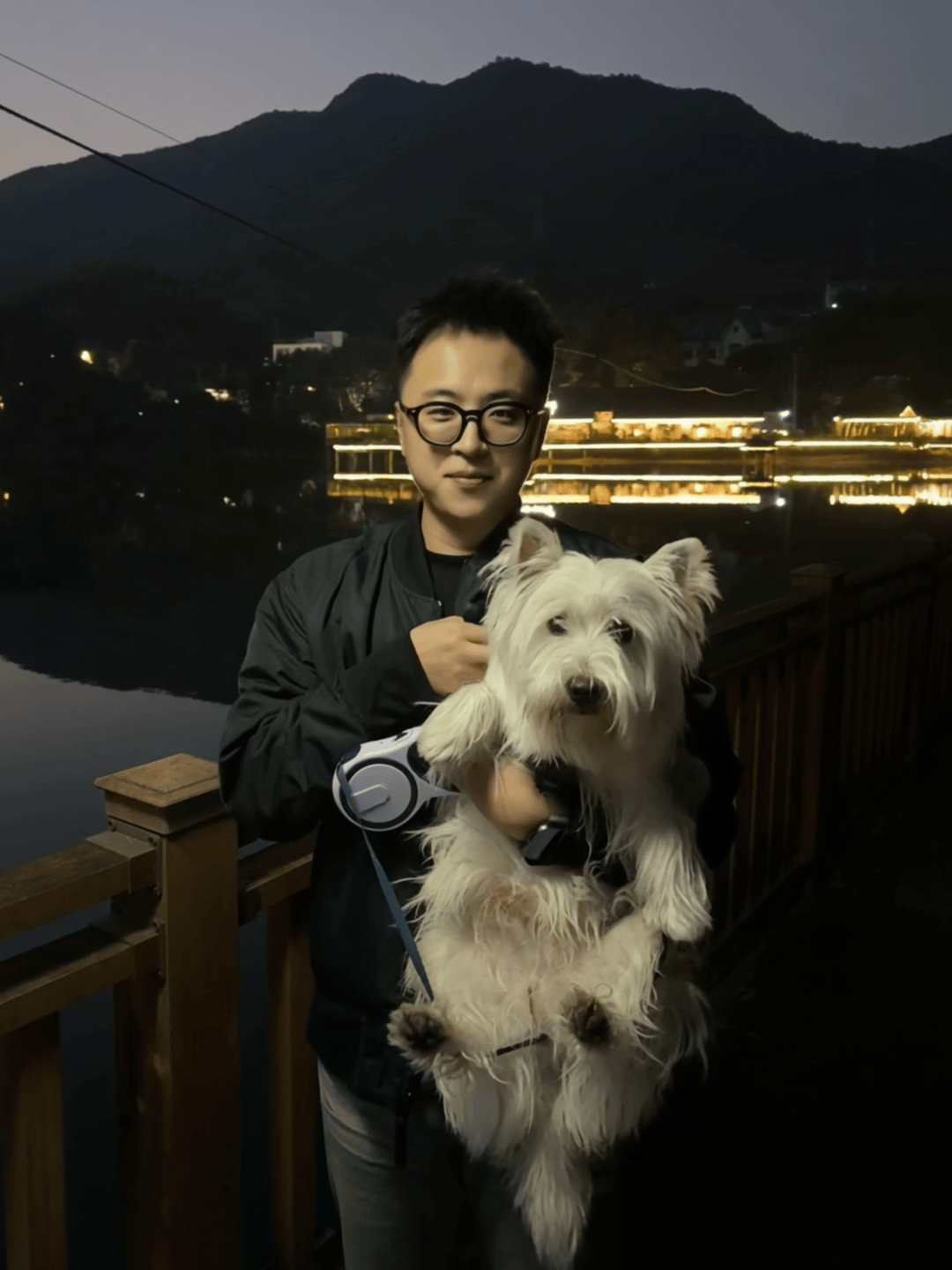 “史上最严”养犬新规今起施行 养犬人自研遛狗神器防被讹|封面深镜