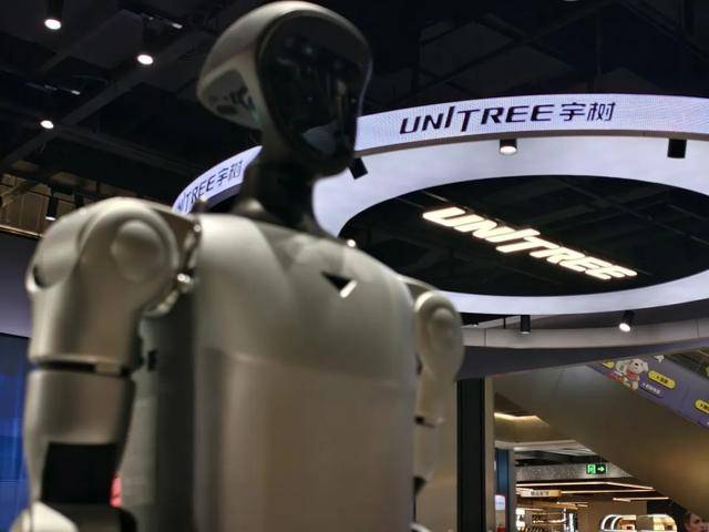 原创 宇树机器人这一年:钱很多,心很急