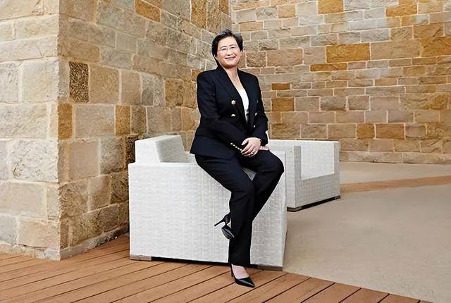 原创             顶着骂名给中国送技术，年薪超4亿的她，为何敢和美国对着干