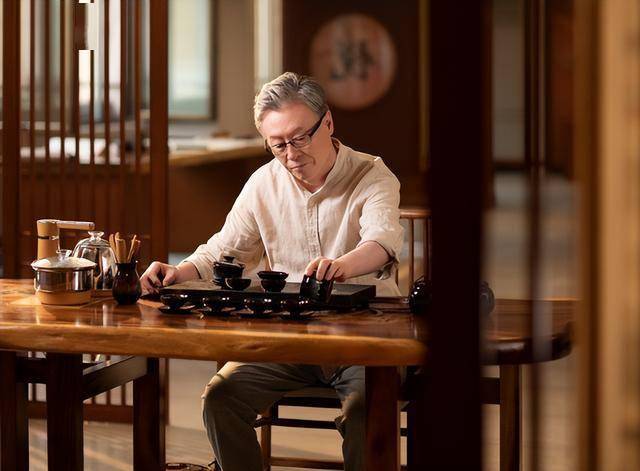 医生发现：前列腺增生大量喝茶，用不了多久，身体或有5大变化