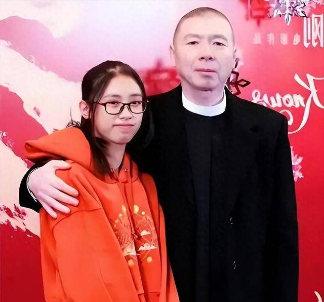 徐帆回应离婚5个月，冯小刚近况曝光，他的“小心思”再藏不住了