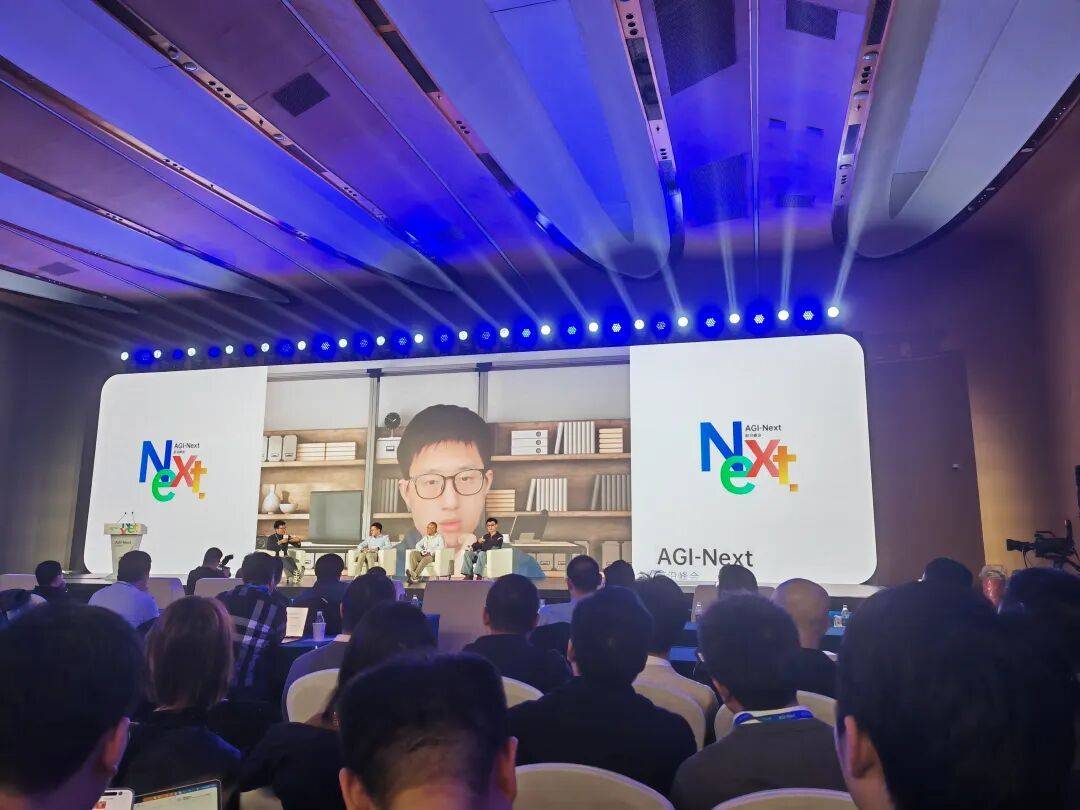 顶尖大佬坦白局，只会聊天的大模型没戏了？