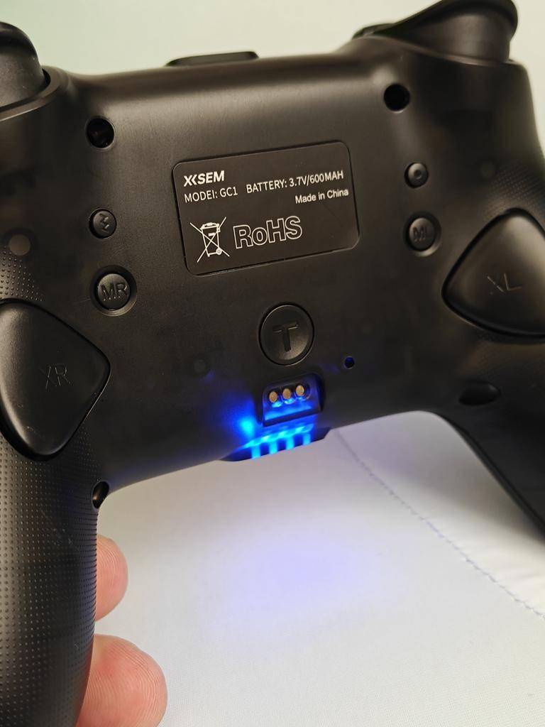 西圣GC1游戏手柄体验分享，有灯光有体感，玩起来还不错