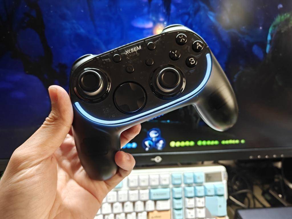 西圣GC1游戏手柄体验分享，有灯光有体感，玩起来还不错