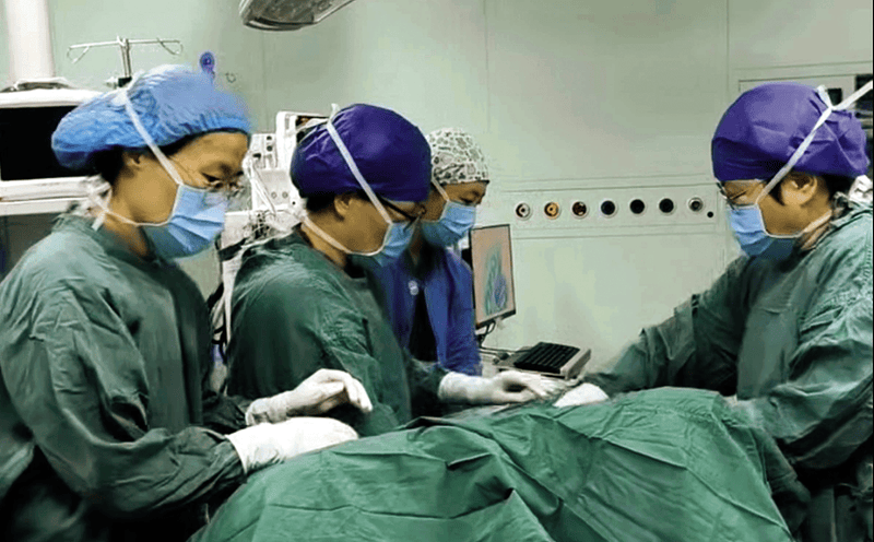 罕见高龄产妇“胎头交锁”