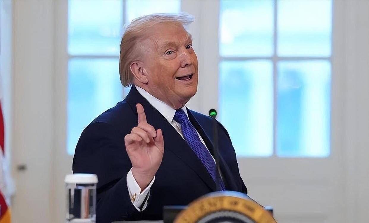 美通告全球，特朗普竟然要抓美联储主席！就因不肯大幅降息，鲍威尔面临刑事调查，中国减持美债创16年新低_搜狐网