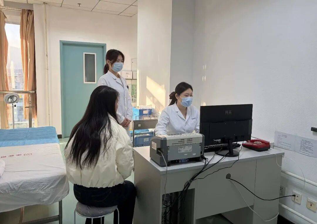 关于东直门医院代挂专家号加代问诊看病全程专人负责，安心又放心的信息