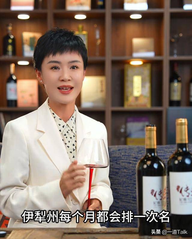 贺娇龙葬礼现场曝光！车队排出数公里 花店被买空 丈夫强忍悲痛送别