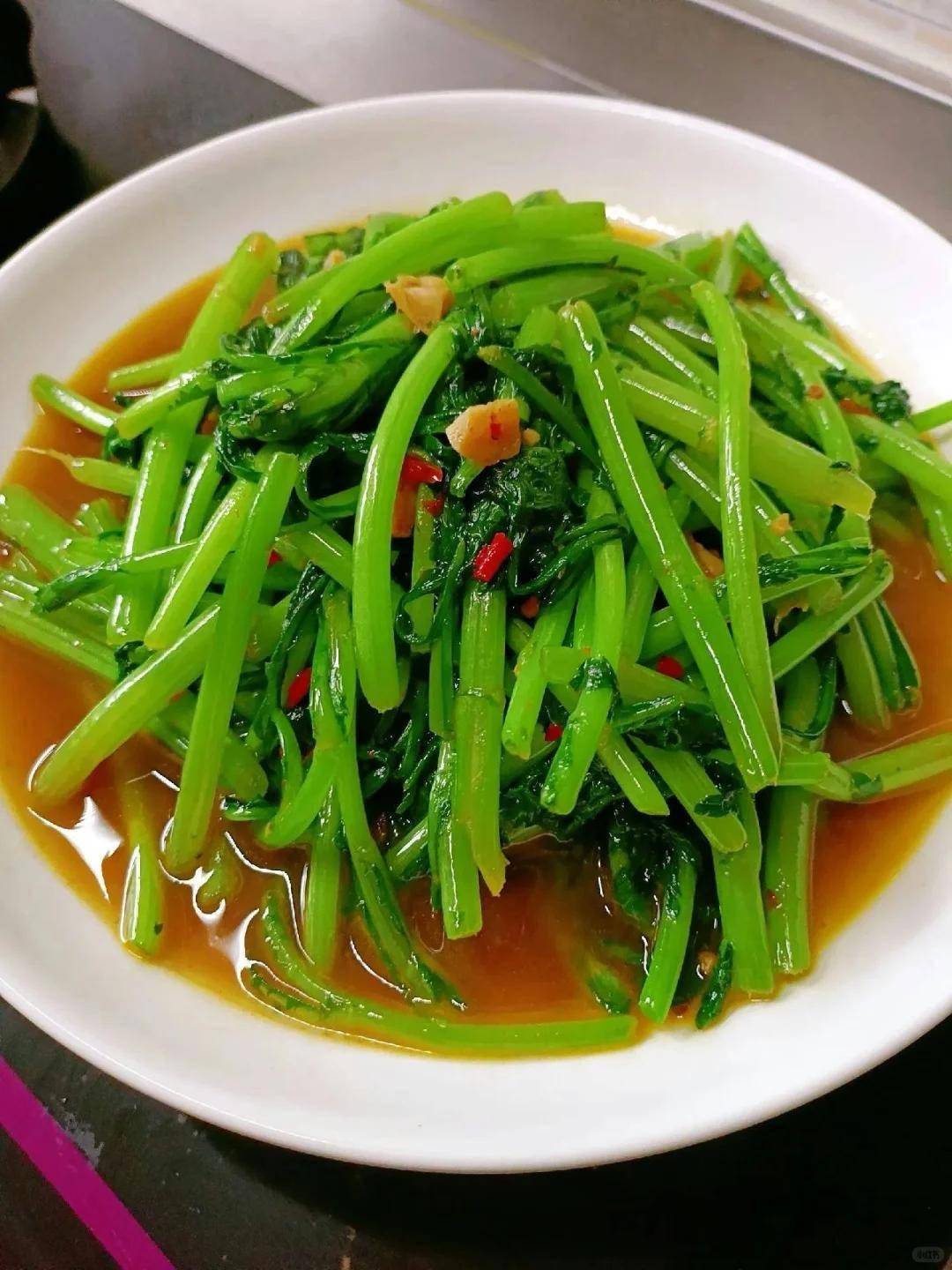 炒茼蒿切记不要直接上锅炒多加一步鲜嫩清香不发苦巨下饭