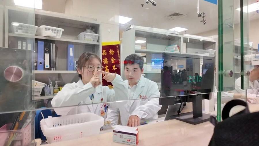 无声窗口的高效对话,普陀区人民医院手语服务取药窗口上线_患者_培训_药学