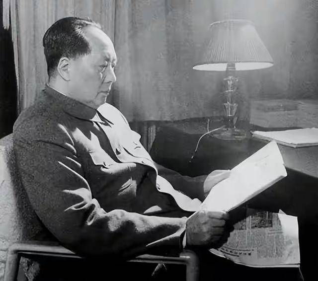 55年，主席在上将名单里看到他的名字说：没有他，我和恩来早没了_李克农_党中央_国民党