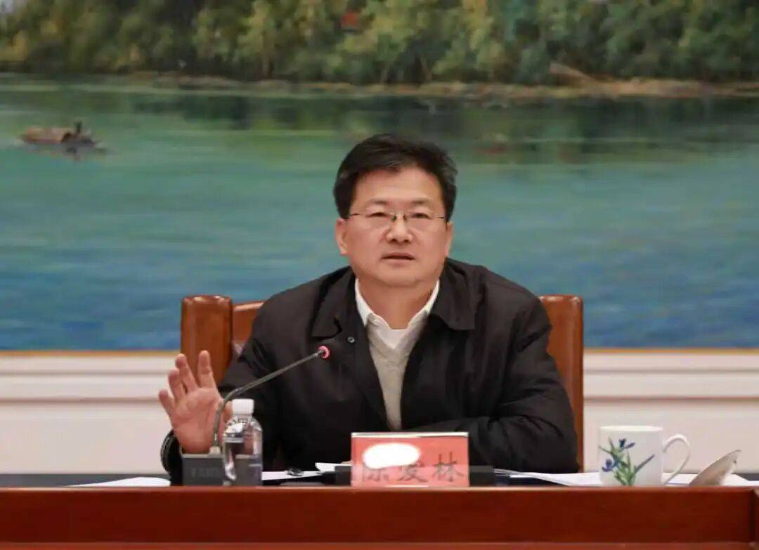 陈爱林主持召开全市一季度经济平稳起步暨"人工智能 "行动推进会 突出