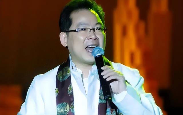 因春晚唱了一首歌，被封杀14年，如今身价过亿，却无偿捐给祖国