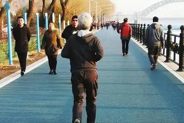 医生提醒：过了60岁的人，宁可在家睡午觉，也不要频繁做这5事