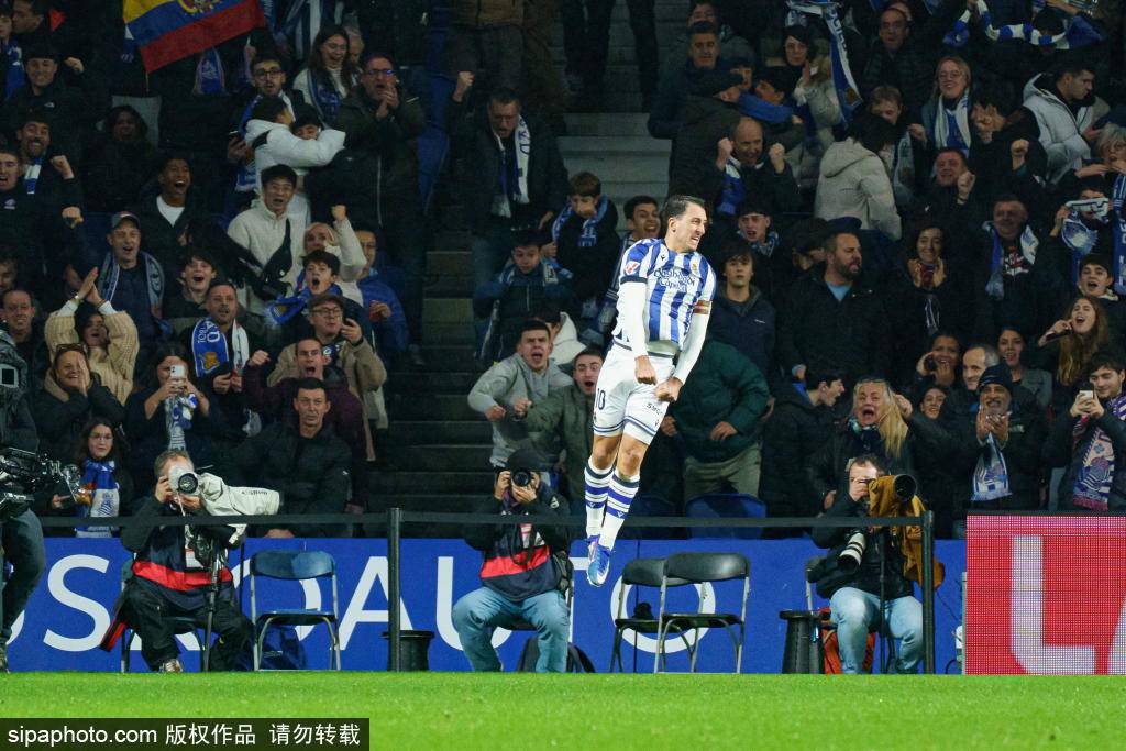 巴萨3-0完胜重返榜首!西甲争冠进入白热化,与皇马仅差1分