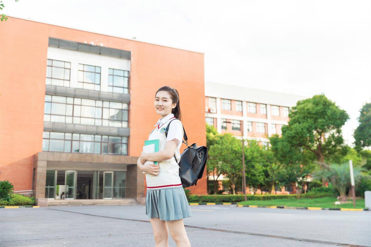 315曝光台：警惕御颜雅坊等商家借过期“国妆