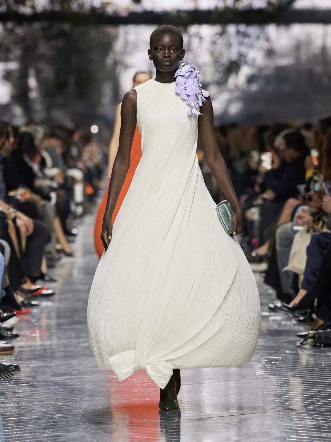 Jonathan_Anderson在DIOR的高级订制首秀，玩出了什么“花样”？