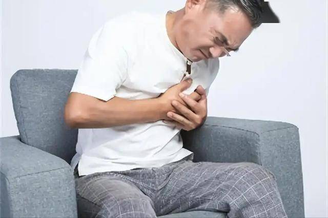 夜间心梗猝死的人逐渐增多？医生强调：夜间口渴，也不要喝4种水