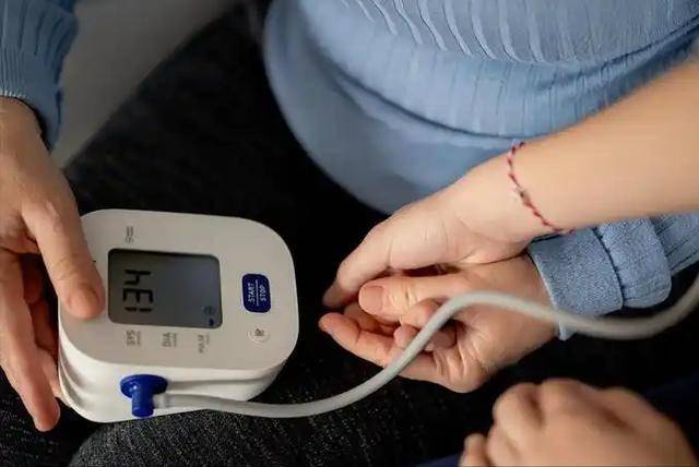 医生忠告：若是查出高血压，这五物马上停止食用，别拿生命开玩笑