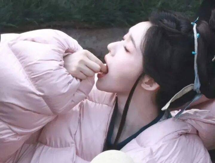 女明星片场吃小药丸“抗疲劳”？医生紧急提醒