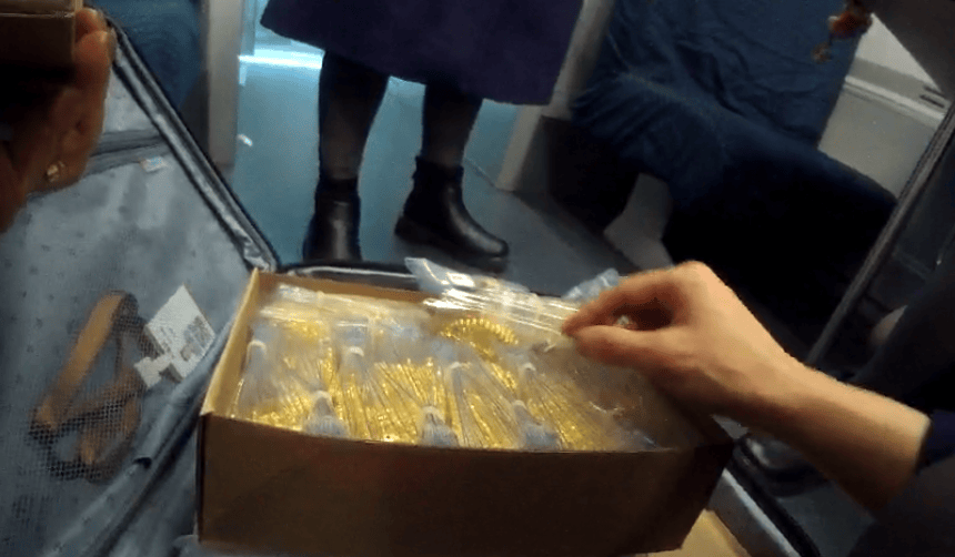 珠宝公司新员工将12公斤黄金忘在高铁上，价值近2000万！