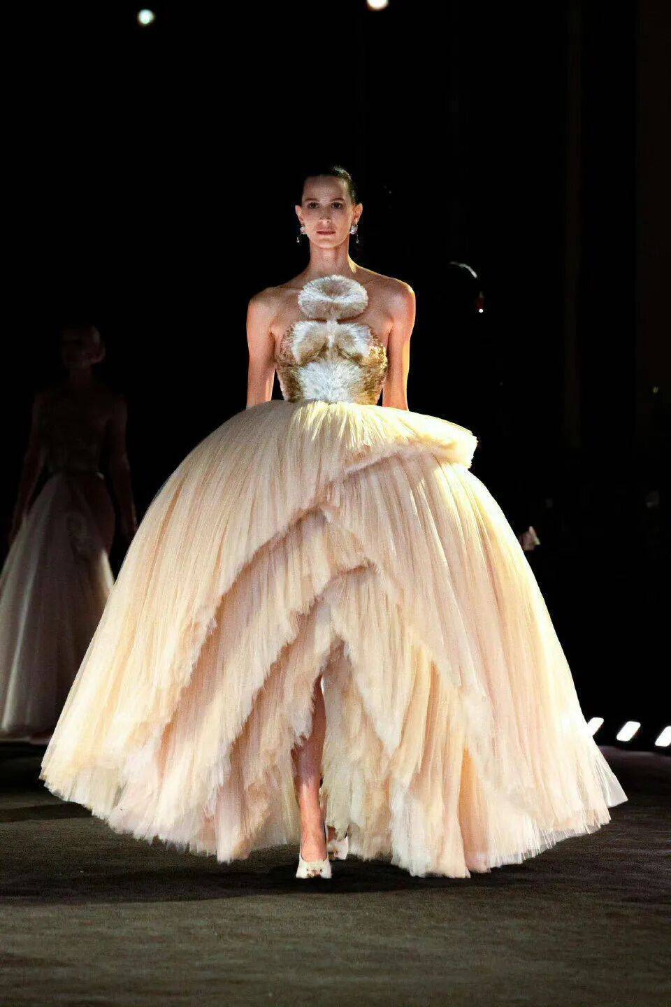 2026巴黎高定时装周落幕:荟萃全世界最美的衣服! 2026巴黎高定时装周落幕:荟萃全世界最美的衣服!