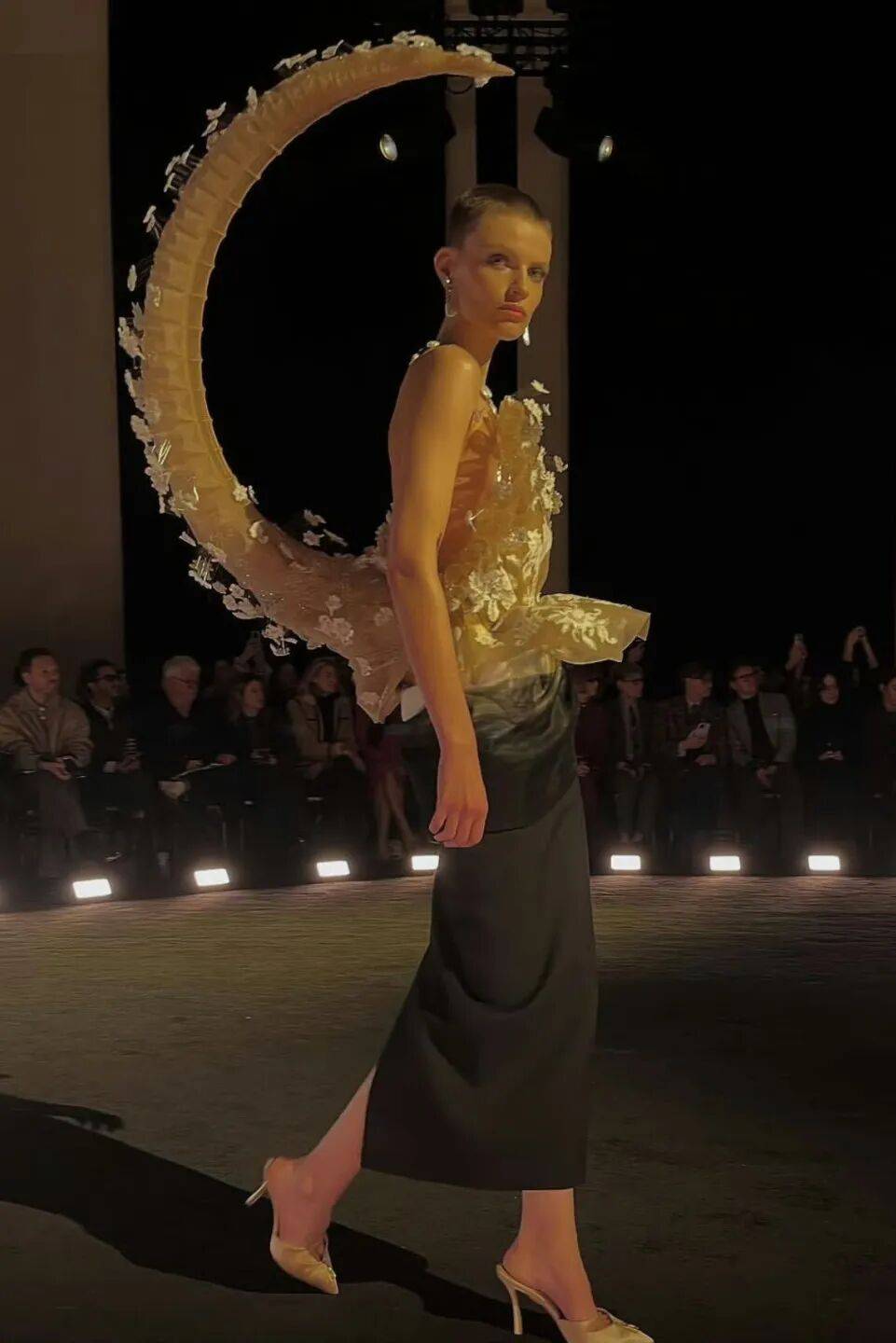 2026巴黎高定时装周落幕:荟萃全世界最美的衣服! 2026巴黎高定时装周落幕:荟萃全世界最美的衣服!