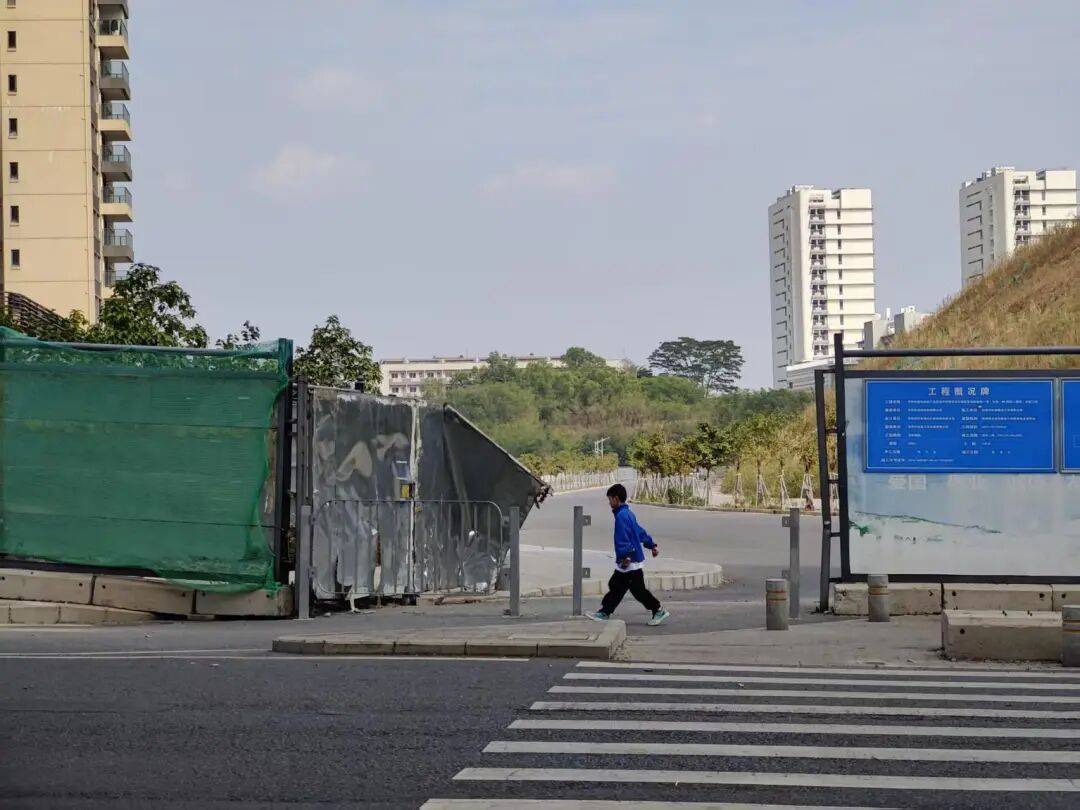 “反复封闭”深圳一路段被曝施工两年多未完工