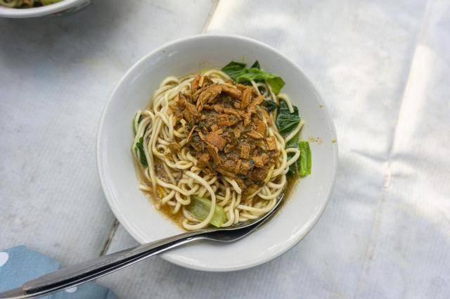 夫妻两人长期吃自制面条，双双确诊胃癌，妻子后悔：都怪我