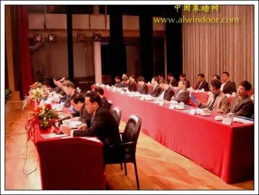 透过报告看行业！回顾：中国铝门窗幕华体会- 华体会体育官方网站- 体育APP下载墙过去20年（1）