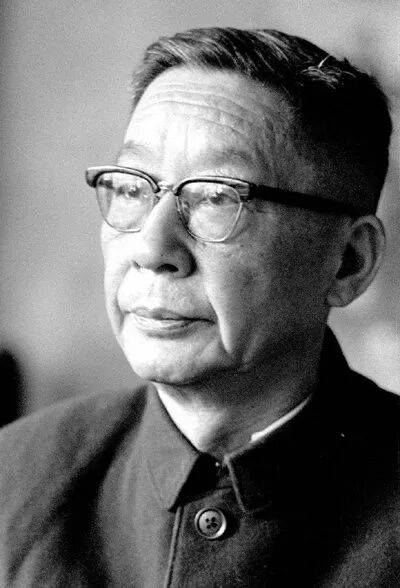 纪念老舍诞辰127周年 | 2026年，我们为什么还要读老舍？