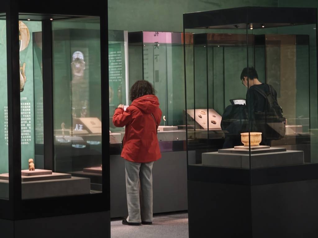 殷墟妇好墓的玉马，领衔“中国历史研究院珍藏玉器展”