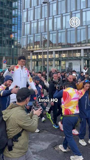 最高的火炬手！姚明参与米兰冬奥会火炬传递