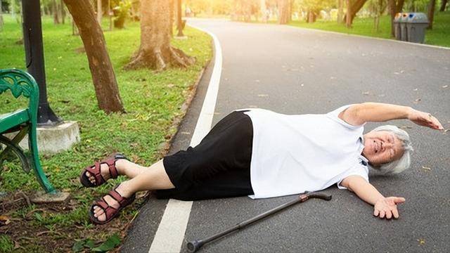 大伯吃高血压药晕倒，孩子送医后离世！检查发现：他还有糖尿病