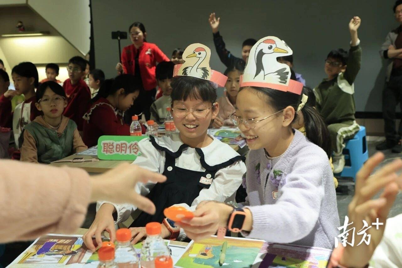 bw必威西汉姆联官网-用英文绘本解锁中国年三水公益课堂年味浓
