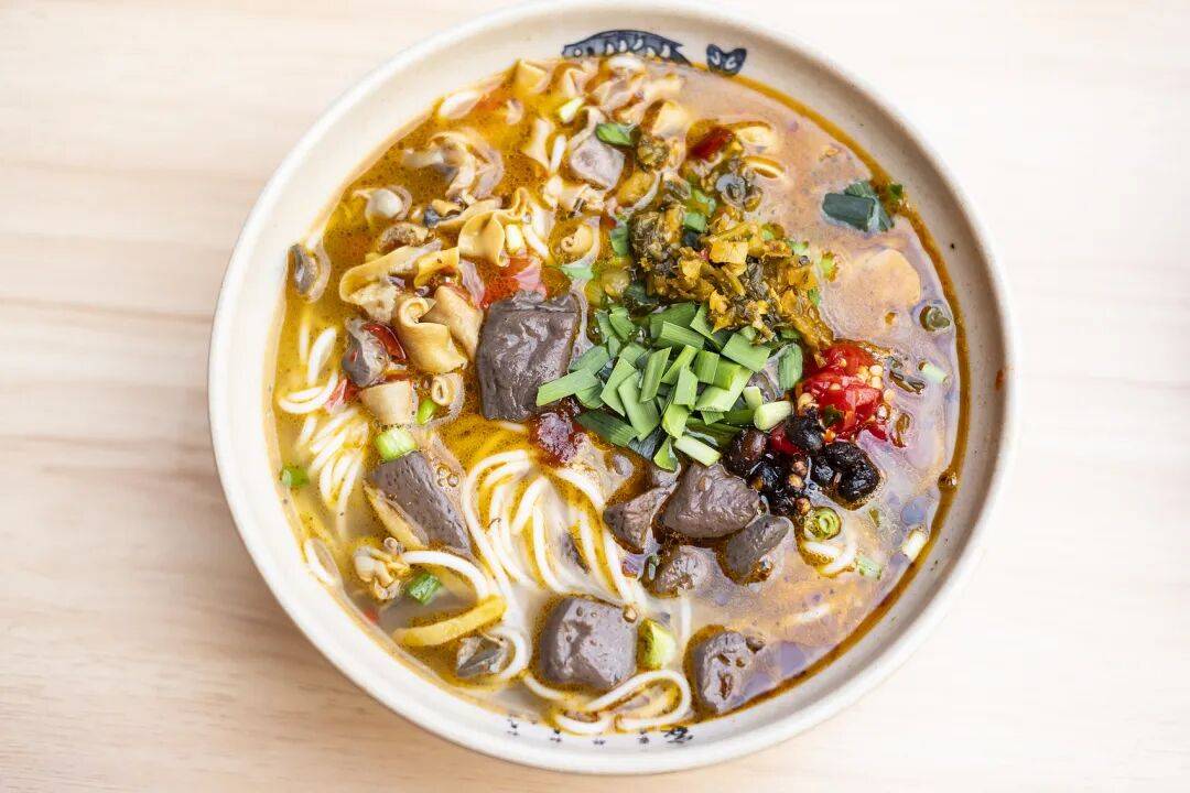 图片[12]-穿腻黑色羽绒服的打工人，都买票去这避寒了 -华闻时空