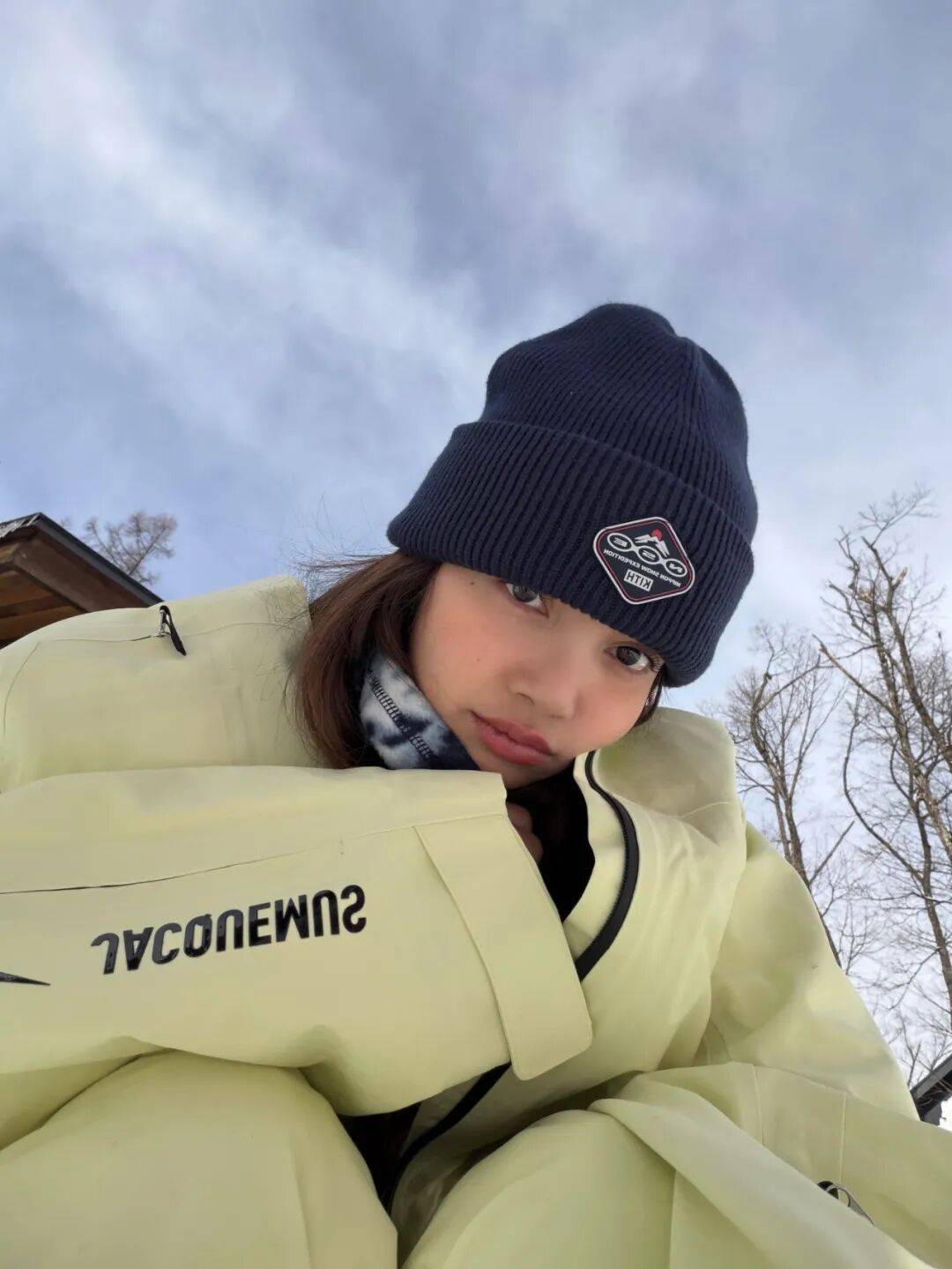 lisa刚上身的nike联名滑雪套装早已经全网断货了