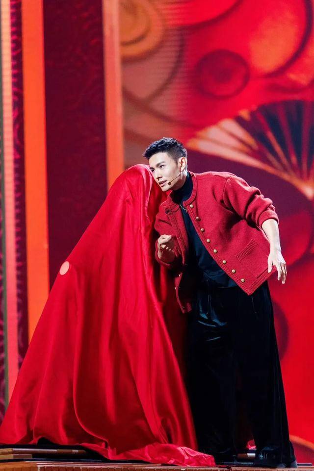 魔术师邓男子回应春晚魔术被揭秘：有人揭秘是好事，愿意讨论，证明节目被记住了_表演_尼格买提_观众